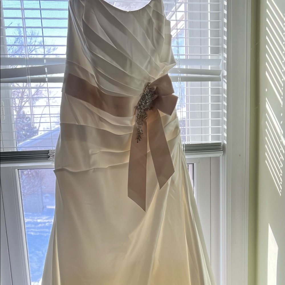 Wedding Dress-Brand New, size 12